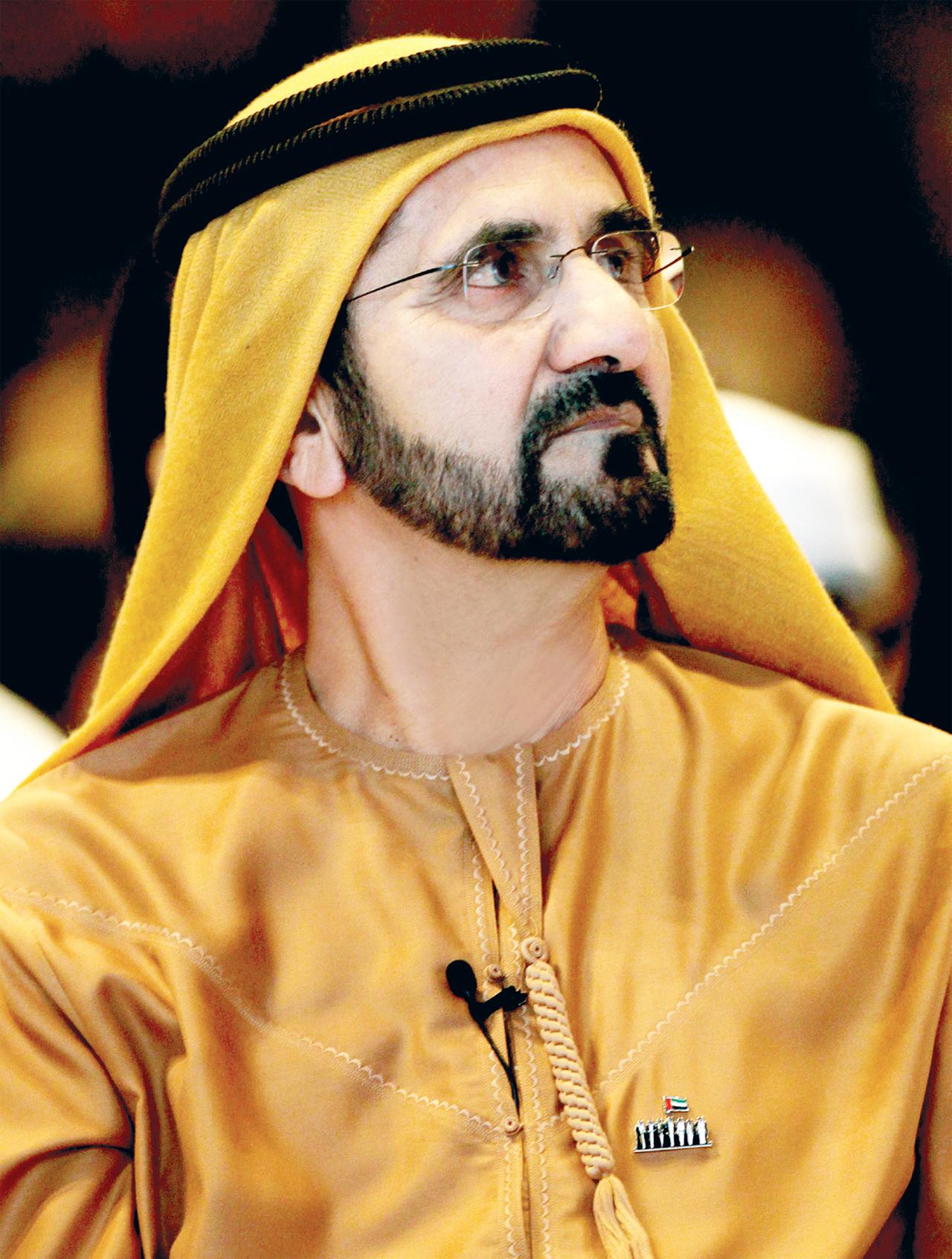 محمد بن راشد يتغنى بإنجازات مطار دبي في رائعته الشعرية الجديدة «مليار»