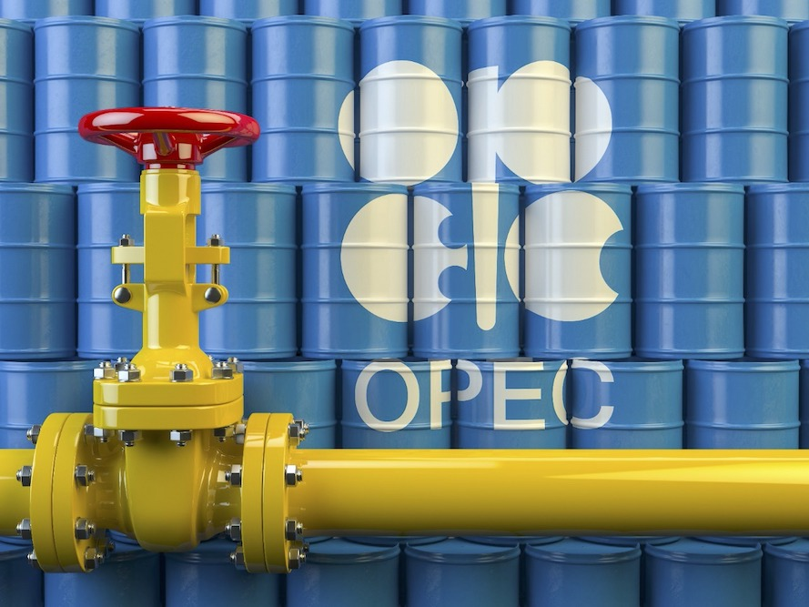 أسعار النفط تقفز 5% بدعم من تراجع الدولار