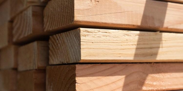 نقص حاد بسوق الأخشاب عالمياً يقود أسعارها إلى الارتفاع 60% في شهر