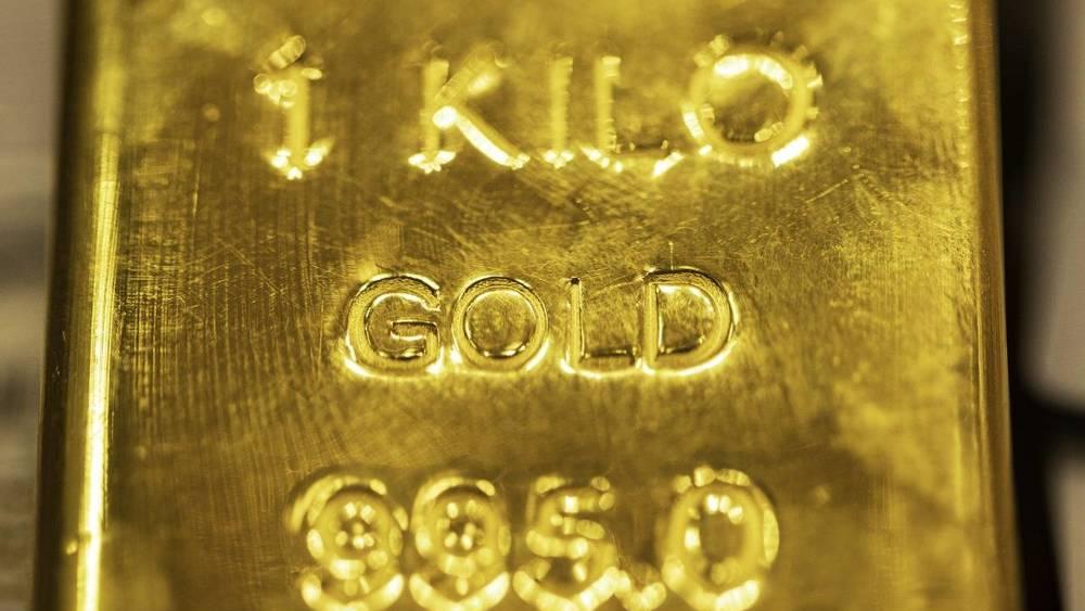 الذهب يتخلى عن مستوى 1700 دولار