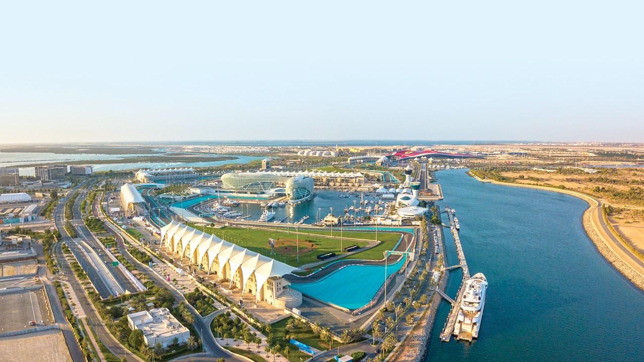 الإمارات وعُمان.. مقومات سياحية تجذب العالم