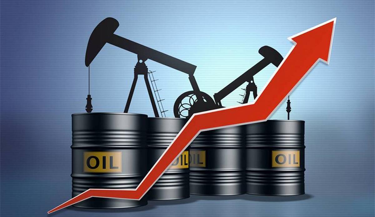 النفط يرتفع وبرنت يحوم قرب 80 دولاراً