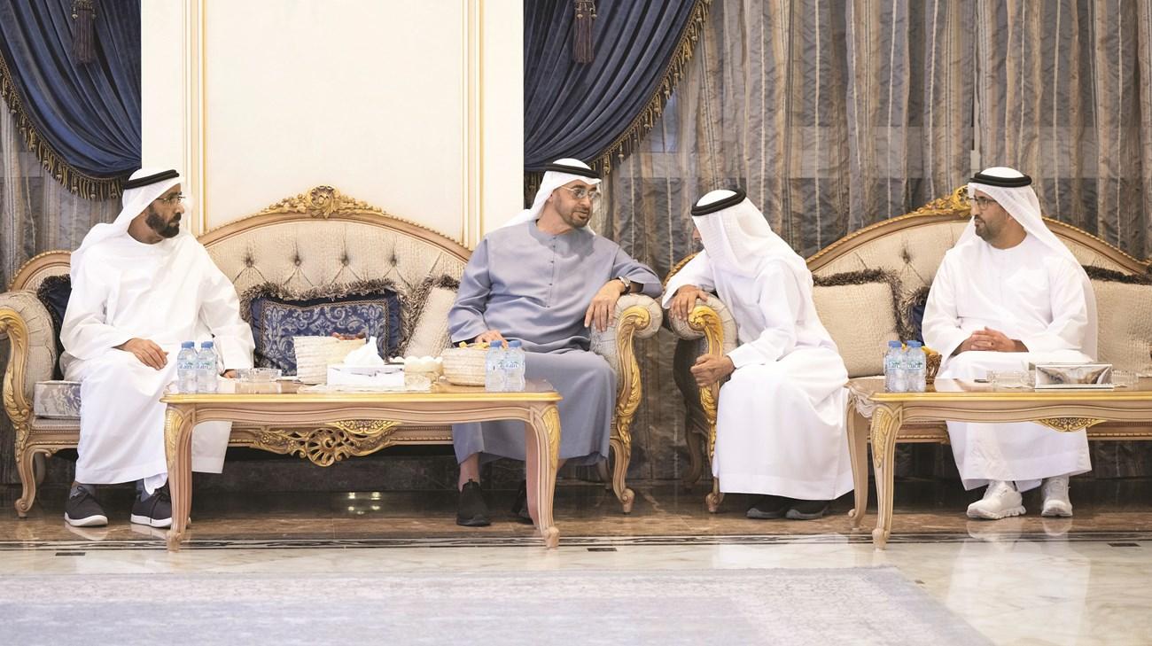 رئيس الدولة يعزي عبدالله بن مهير الكتبي في وفاة والدته